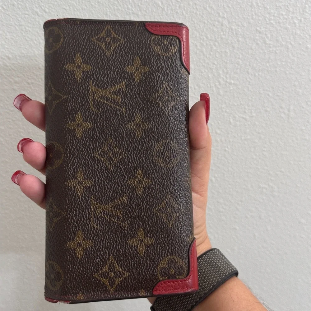 LOUIS VUITTON Portefeuille Sarah Retiro Cerise Monogram Long wallet - Picture 5 of 17